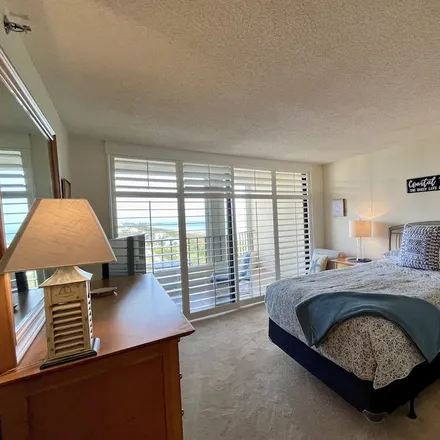 Rent this 2 bed condo on Fort Pierce