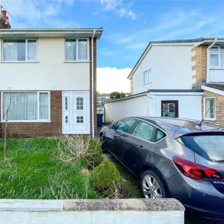 Buy this 3 bed duplex on Bryn Ffynnon in Llandudno Junction, LL31 9TJ