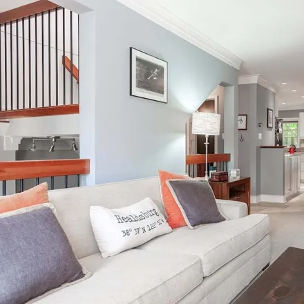 Rent this 3 bed townhouse on Central London in London, ON N6B 2V3