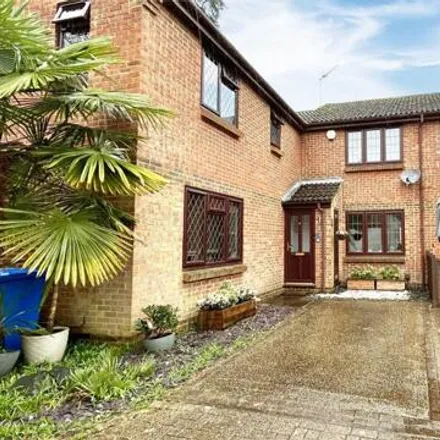 Buy this 2 bed townhouse on unnamed road in Easthampstead, RG12 0GS