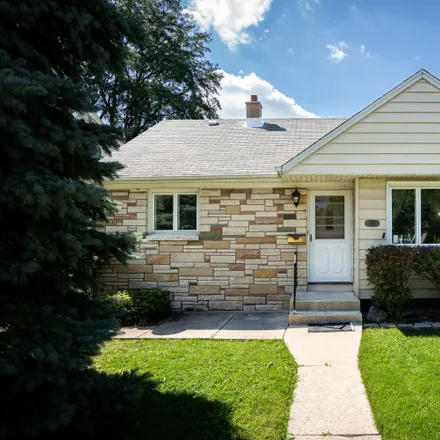 Buy this 3 bed house on 2907 South 94th Street in West Allis, WI 53227