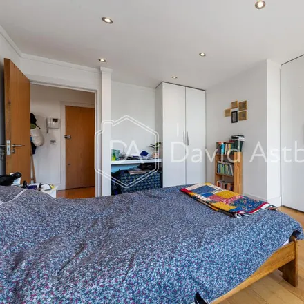 Image 4 - Holloway Mosque, 152 Holloway Road, London, N7 8DD, United Kingdom - Apartment for rent