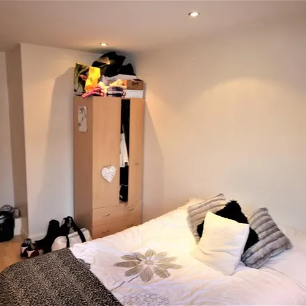 Image 6 - Delph Lane, Leeds, LS6 2HY, United Kingdom - Apartment for rent