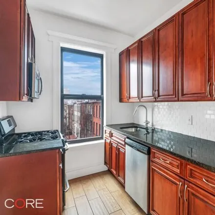 Image 4 - 80 Downing Street, New York, NY 11238, USA - House for rent