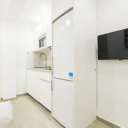 Image 9 - Pasaje de Hoyo de Manzanares, 28006 Madrid, Spain - Apartment for rent