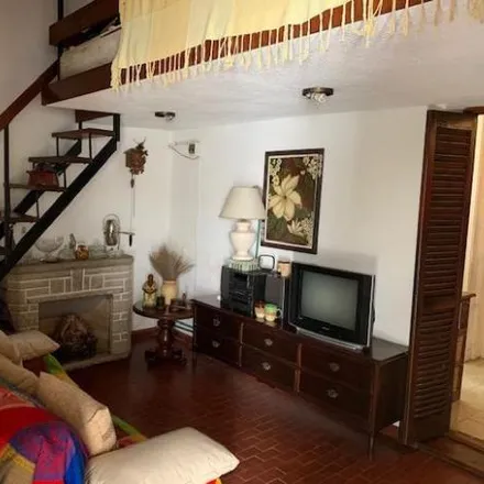 Buy this 3 bed house on Domingo Faustino Sarmiento 738 in Partido de Lomas de Zamora, Lomas de Zamora