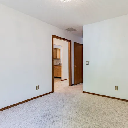 Image 7 - 1806 Tahoe Court, Champaign, IL 61822, USA - House for sale