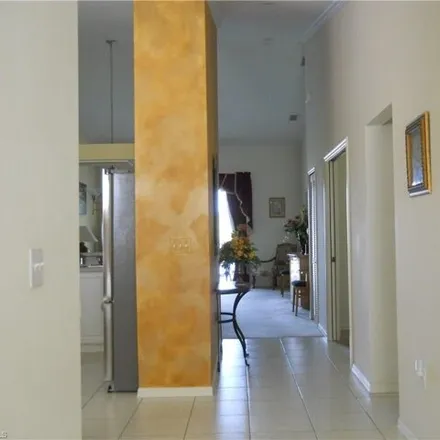 Image 4 - 472 Robin Hood Circle, Collier County, FL 34104, USA - Condo for rent