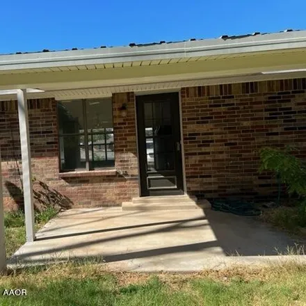 Image 5 - 1899 Willard Avenue, Canadian, TX 79014, USA - House for sale