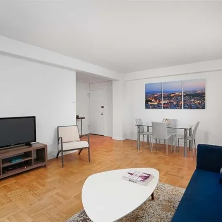 Image 4 - 601 East 81st Street, New York, NY 10028, USA - Apartment for sale