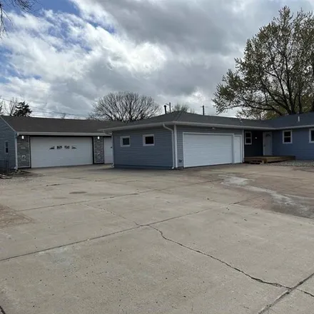 Buy this 3 bed house on 3389 West Mulberry Street in Sioux Falls, SD 57107