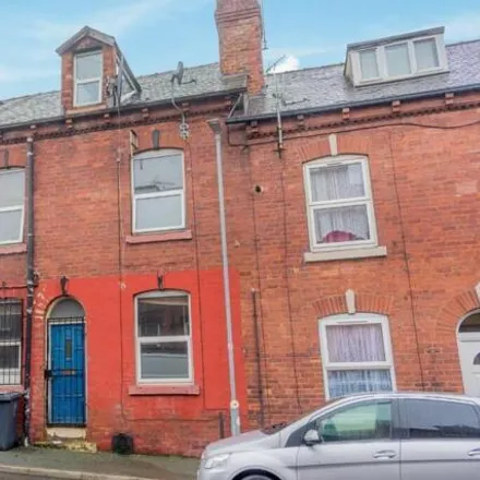 Buy this 2 bed townhouse on Woodview Mount in Leeds, LS11 6LG
