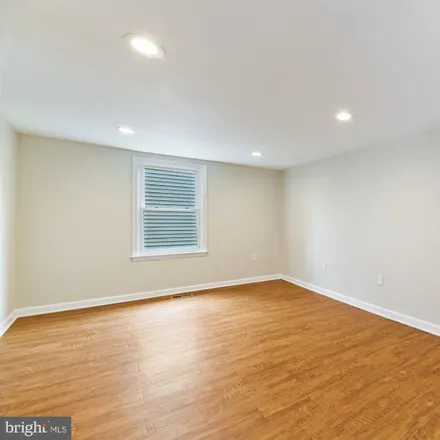 Image 6 - 240 Riverview Avenue, Dundalk, MD 21222, USA - Townhouse for rent