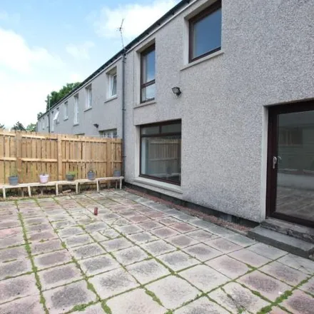 Rent this 3 bed townhouse on 122 Oak Road in Cumbernauld, G67 3BB