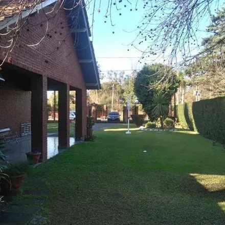 Buy this 5 bed house on José María Ezeiza in Partido de Ezeiza, 1804 Ezeiza