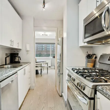 Image 5 - Lexington Avenue-63rd Street, East 64th Street, New York, NY 10021, USA - Townhouse for rent