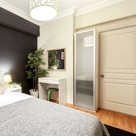 Rent this 3 bed apartment on 34363 Şişli