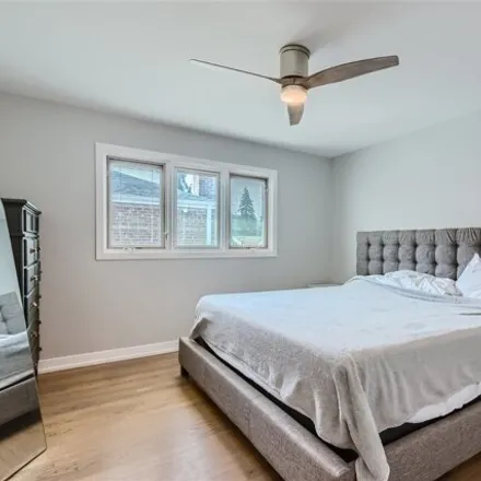 Image 8 - 5216 South New England Avenue, Chicago, IL 60638, USA - House for sale