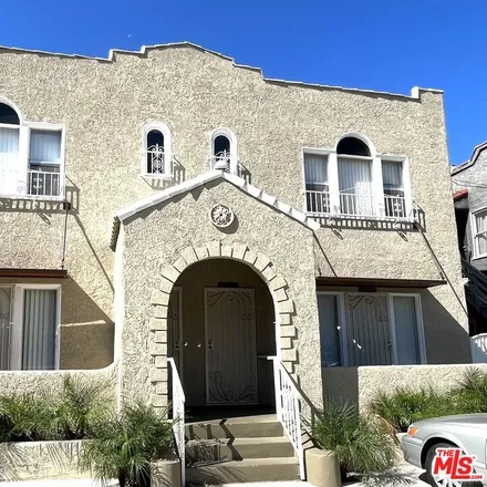 Buy this studio townhouse on 2409 South Victoria Avenue in Los Angeles, CA 90016