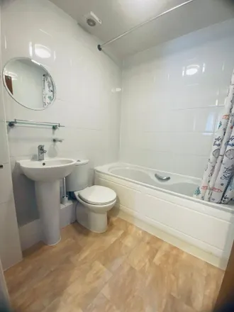 Image 7 - Jasmin Close, London, HA6 1DQ, United Kingdom - Townhouse for rent