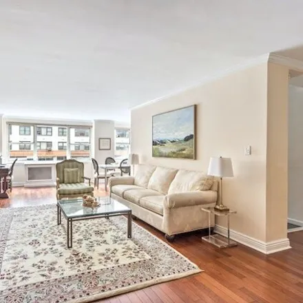 Image 1 - 233 East 69th Street, New York, NY 10021, USA - Apartment for sale