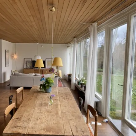 Rent this 5 bed house on Handelsvägen in 182 39 Danderyds kommun, Sweden