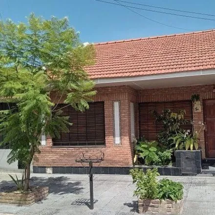 Buy this 2 bed house on Florencio Varela 1363 in 1823 Lanús Oeste, Argentina