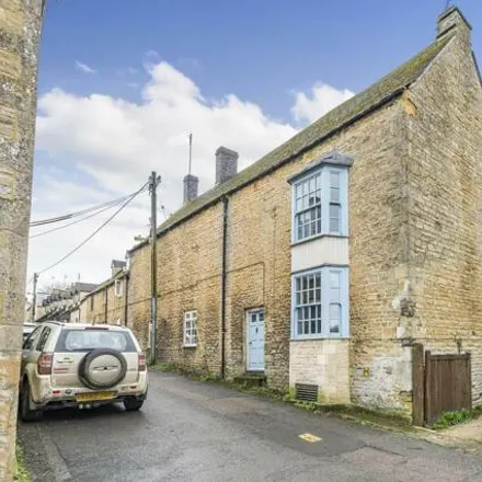 Buy this 2 bed townhouse on Rock Hill in Chipping Norton, OX7 5AX