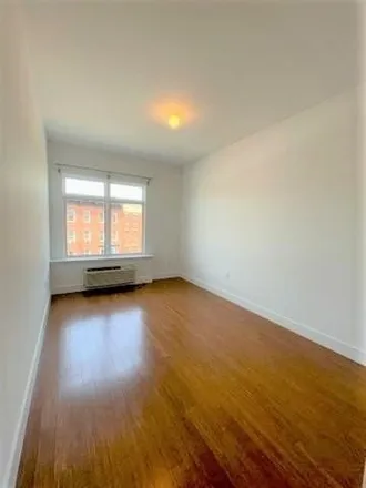 Image 6 - 217 Newark Avenue, Jersey City, NJ 07302, USA - Condo for rent