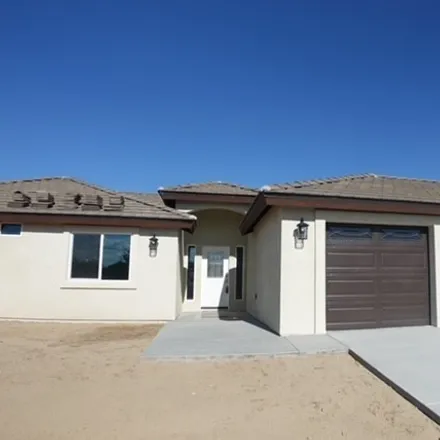 Image 2 - 16665 Manning Lane, The Village, Victorville, CA 92394, USA - House for sale