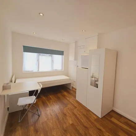 Image 2 - Woodlands Close, London, NW11 9QP, United Kingdom - Apartment for rent
