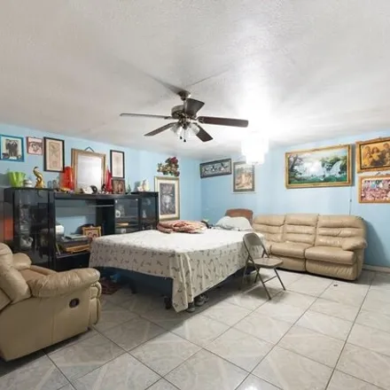 Image 3 - 2942 Naranjo Street, Brownsville, TX 78521, USA - House for sale