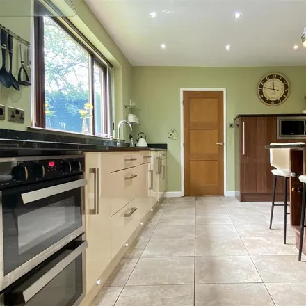 Image 3 - Woodview, Sprotbrough, DN5 7QS, United Kingdom - House for rent