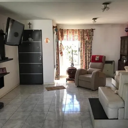 Buy this 3 bed house on Bairoletto in Avenida General Roca 1089, Departamento General Roca