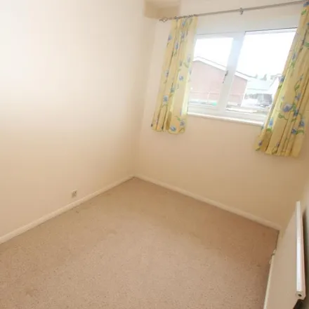 Image 7 - Sussex Court, High Street, Knaphill, GU21 2QD, United Kingdom - Townhouse for rent
