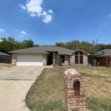 Rent this 1 bed room on 915 Fiero Drive in Arlington, TX 76001