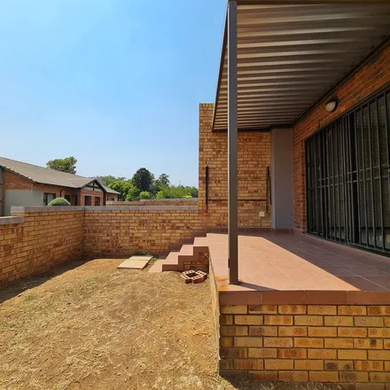Image 2 - Dubloon Avenue, Wilgeheuwel, Roodepoort, 1734, South Africa - Apartment for rent