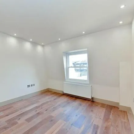 Image 4 - Fulham Old Town Hall, Fulham Road, London, SW6 1ES, United Kingdom - Apartment for rent