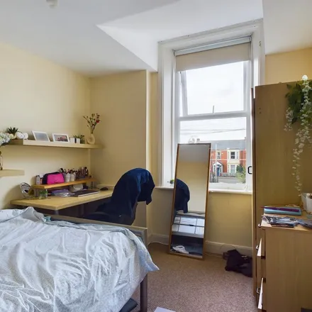 Image 2 - Myrtle Grove, Newcastle upon Tyne, NE2 3LD, United Kingdom - Apartment for rent