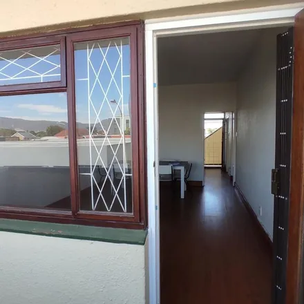 Image 2 - Diep River Police Station, Fairdale Road, Diep River, Western Cape, 7800, South Africa - Apartment for rent