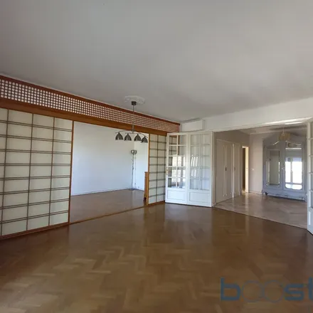 Rent this 3 bed apartment on 147 Rue du Faubourg Bonnefoy in 31500 Toulouse, France
