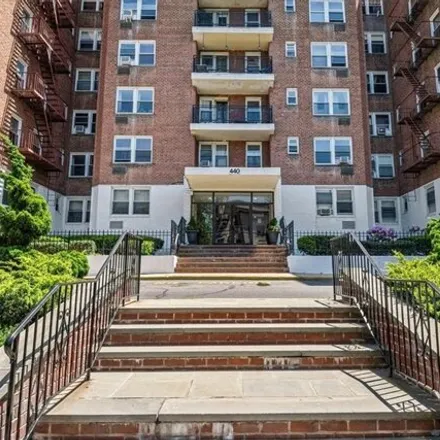 Buy this studio apartment on 422 Warburton Avenue in City of Yonkers, NY 10701