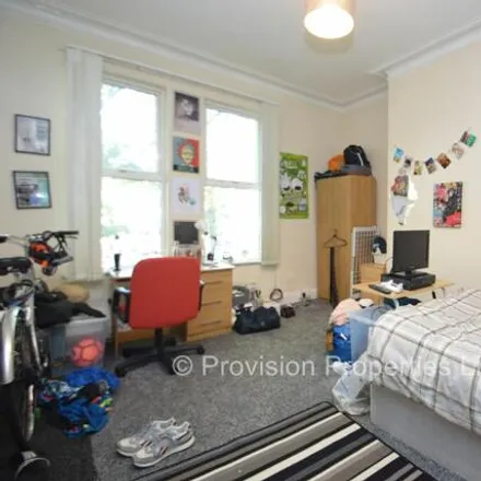 Image 4 - Spring Road, Leeds, LS6 3BF, United Kingdom - Townhouse for rent