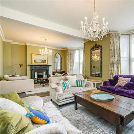 Image 2 - St. Mary's Grove, Strand-on-the-Green, London, W4 3LW, United Kingdom - House for sale