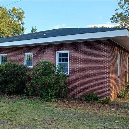 Image 1 - 101 West Central Avenue, Raeford, Hoke County, NC 28376, USA - House for sale