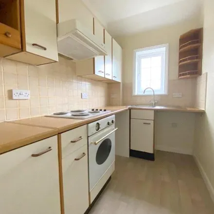 Image 2 - Arundel Road, Littlehampton, BN17 7DW, United Kingdom - Apartment for rent