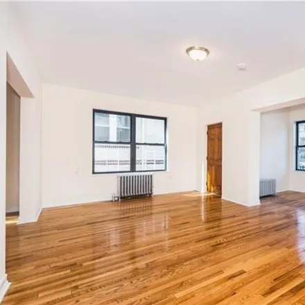 Image 6 - 204 W 260th St, New York, 10471 - House for sale