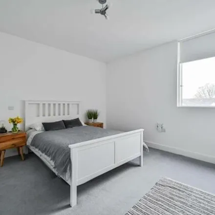 Image 4 - Riverside Court, London, SE3 9DG, United Kingdom - Apartment for sale