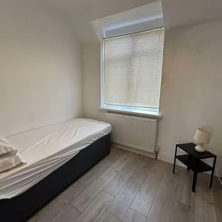 Rent this 5 bed duplex on Farnburn Avenue in Britwell, SL1 4XU