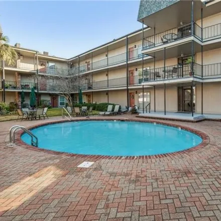 Image 2 - 2521 Metairie Lawn Drive, Metairie, LA 70002, USA - Condo for sale